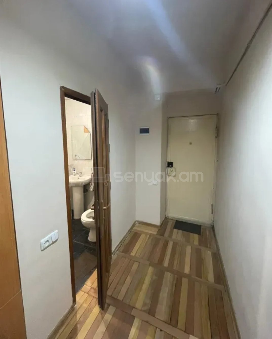 2 Սենյականոց Բնակարան Քարե Շենքում, 45քմ, 2/5 հարկ, Նորմալ Վիճակում, Կահավորված, Արևկող