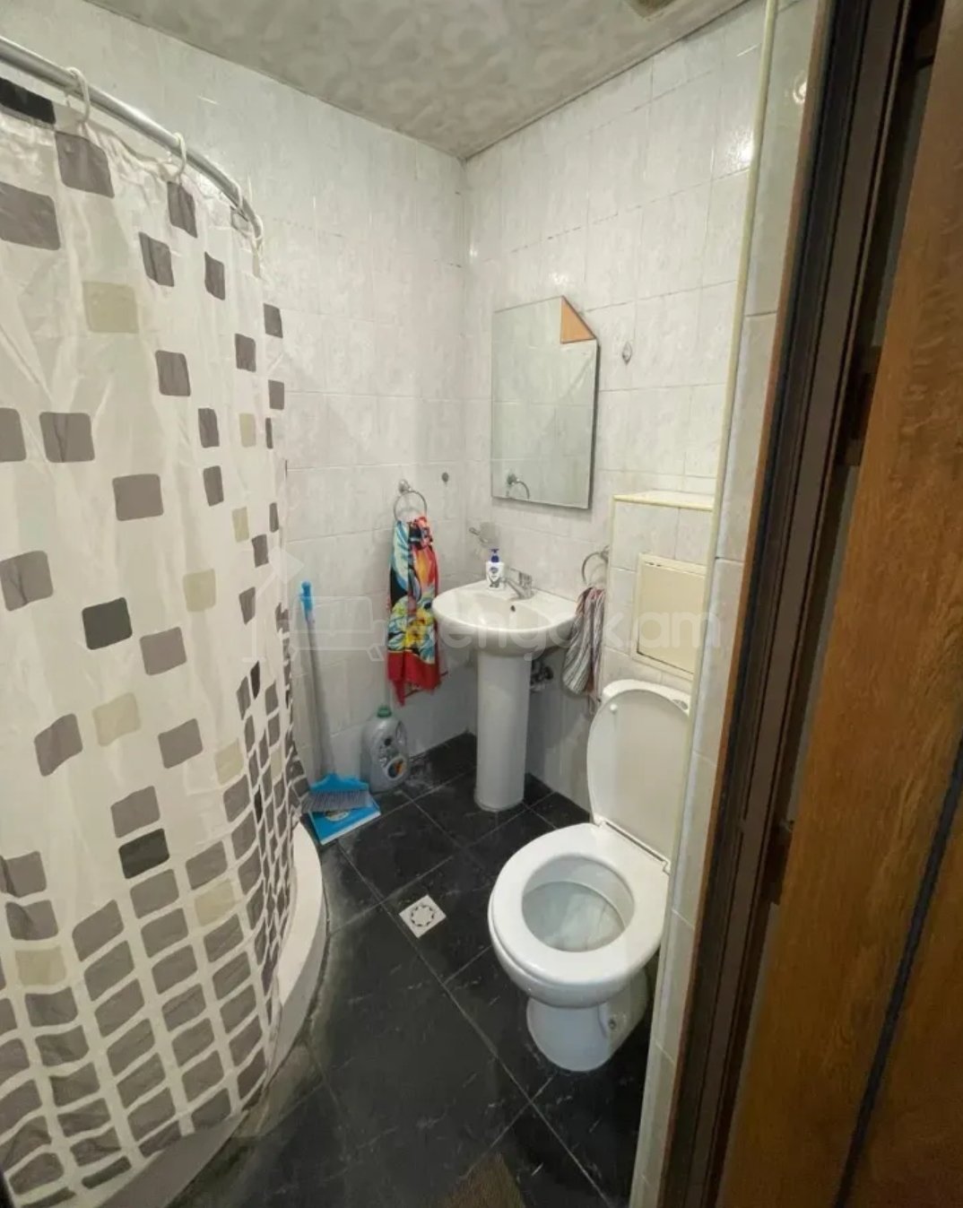 2 Սենյականոց Բնակարան Քարե Շենքում, 45քմ, 2/5 հարկ, Նորմալ Վիճակում, Կահավորված, Արևկող