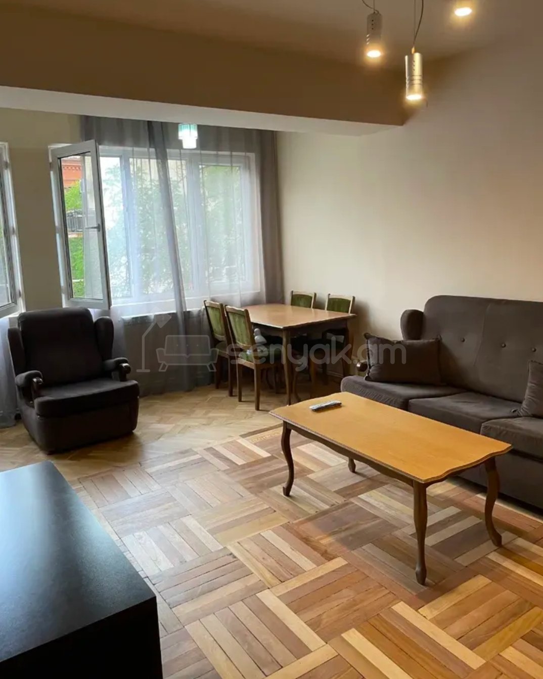 2 Սենյականոց Բնակարան Քարե Շենքում, 45քմ, 2/5 հարկ, Նորմալ Վիճակում, Կահավորված, Արևկող