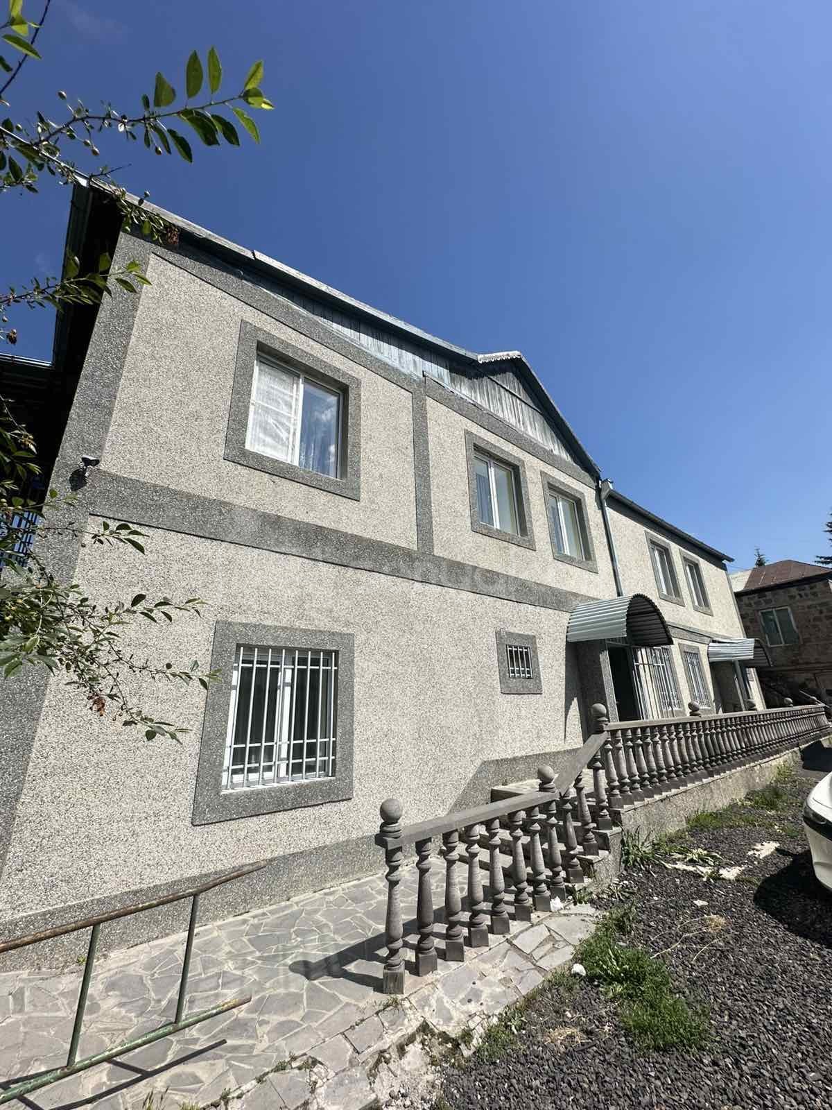 4 Սենյականոց Սեփական Տուն, 240քմ, Կապիտալ Վերանորոգված