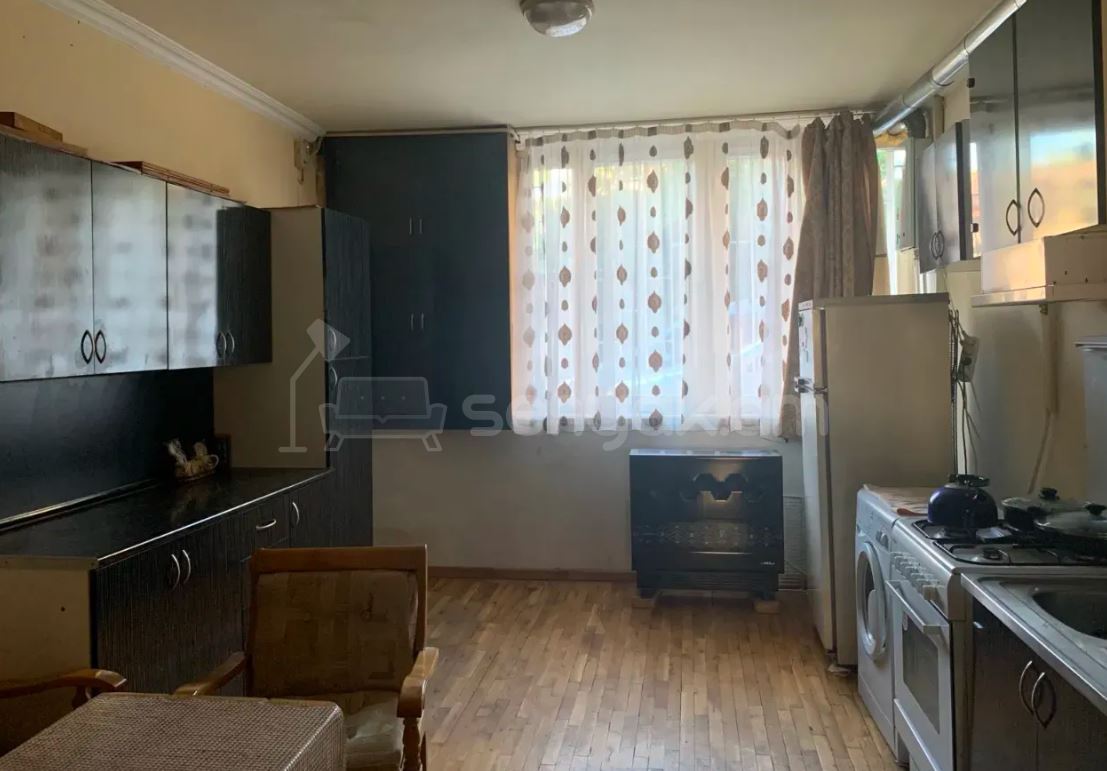 3 Սենյականոց Բնակարան Քարե Շենքում, 75քմ, 1/7 հարկ, Նորմալ Վիճակում, Կահավորված, Արևկող