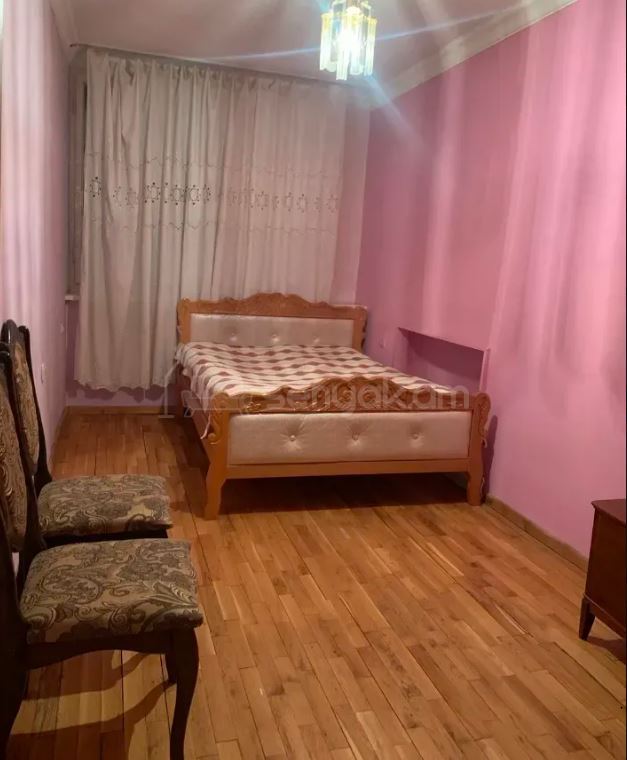 3 Սենյականոց Բնակարան Քարե Շենքում, 75քմ, 1/7 հարկ, Նորմալ Վիճակում, Կահավորված, Արևկող
