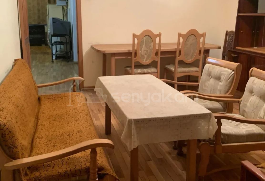 3 Սենյականոց Բնակարան Քարե Շենքում, 75քմ, 1/7 հարկ, Նորմալ Վիճակում, Կահավորված, Արևկող