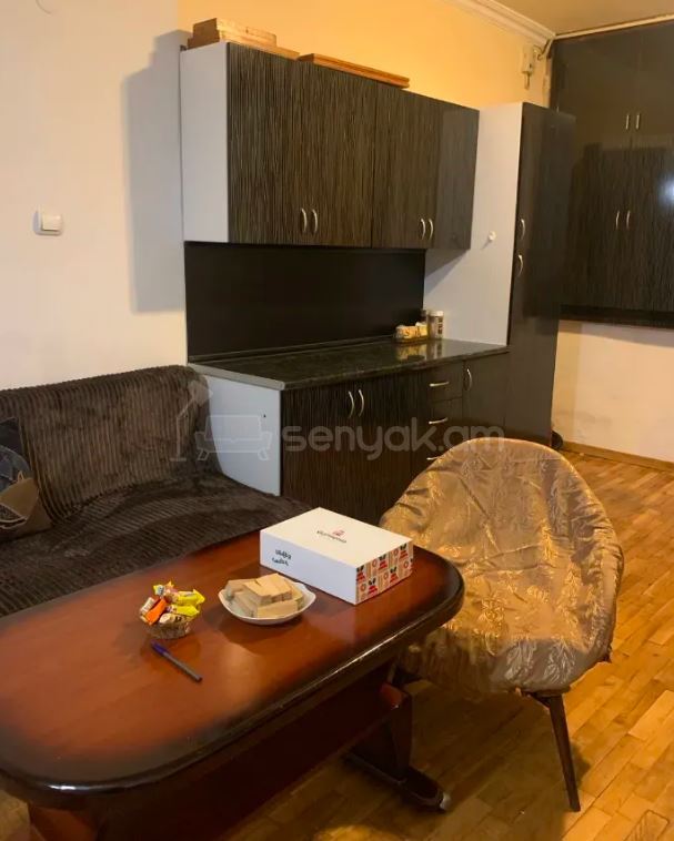 3 Սենյականոց Բնակարան Քարե Շենքում, 75քմ, 1/7 հարկ, Նորմալ Վիճակում, Կահավորված, Արևկող