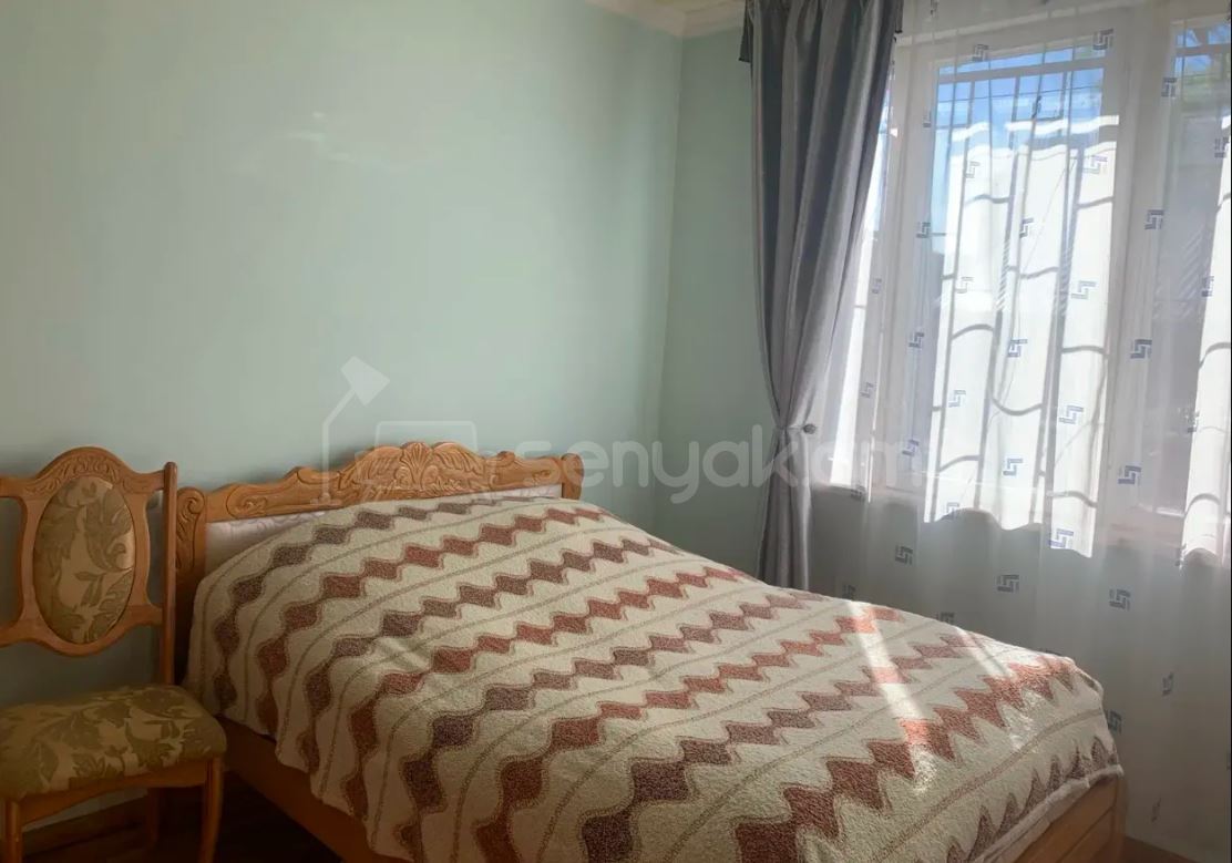 3 Սենյականոց Բնակարան Քարե Շենքում, 75քմ, 1/7 հարկ, Նորմալ Վիճակում, Կահավորված, Արևկող