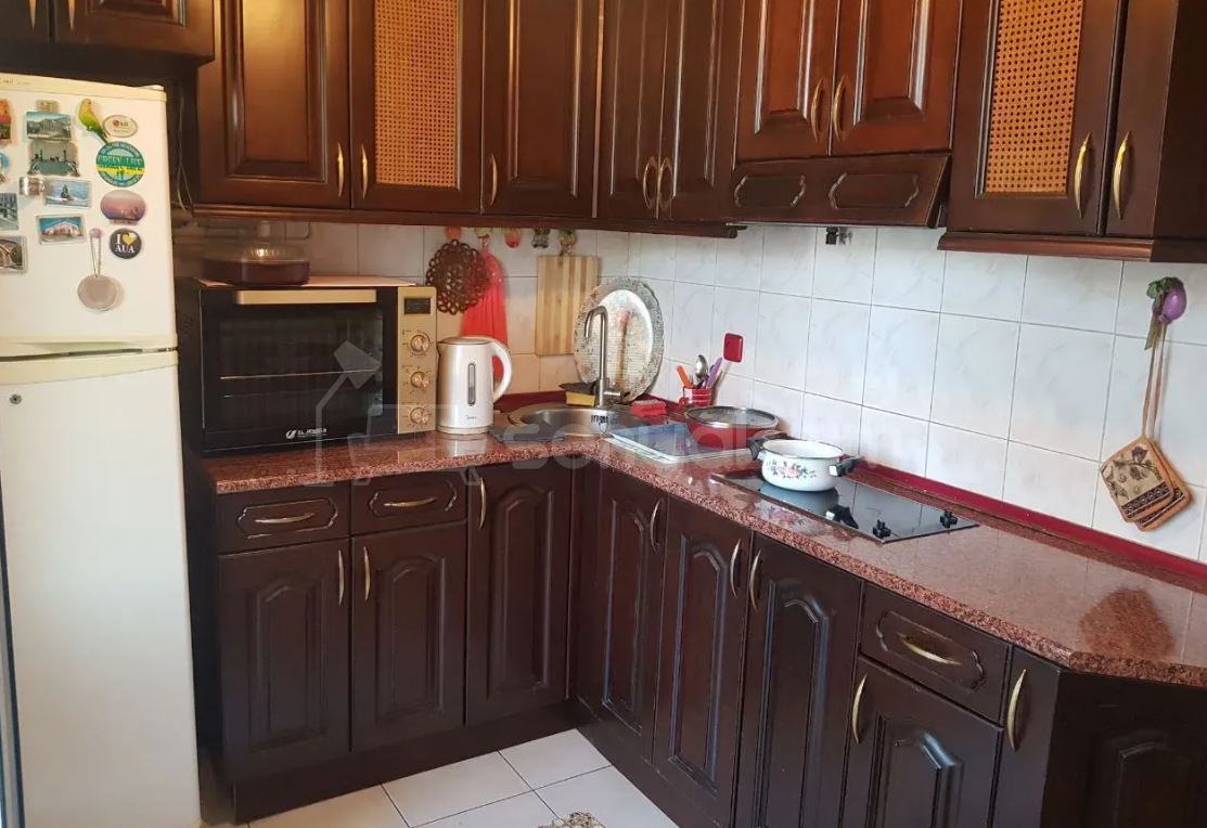 2 Սենյականոց Բնակարան Քարե Շենքում, 56քմ, 5/5 հարկ, Նորմալ Վիճակում, Կահավորված