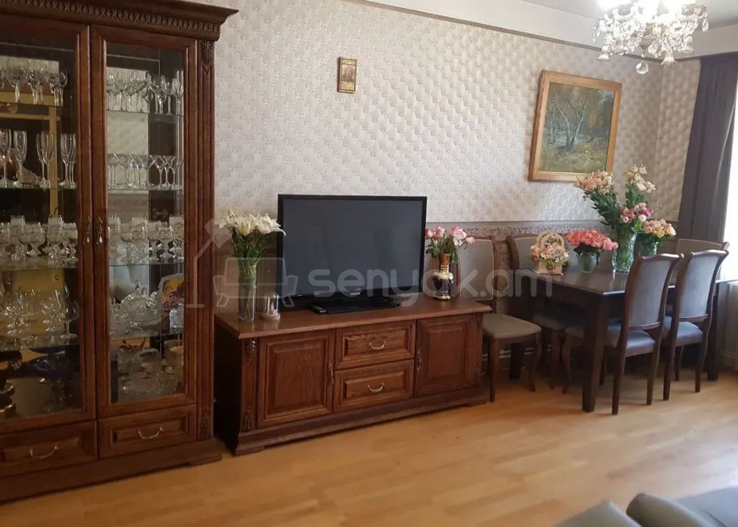 2 Սենյականոց Բնակարան Քարե Շենքում, 56քմ, 5/5 հարկ, Նորմալ Վիճակում, Կահավորված