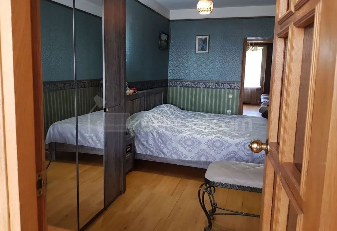 2 Սենյականոց Բնակարան Քարե Շենքում, 56քմ, 5/5 հարկ, Նորմալ Վիճակում, Կահավորված