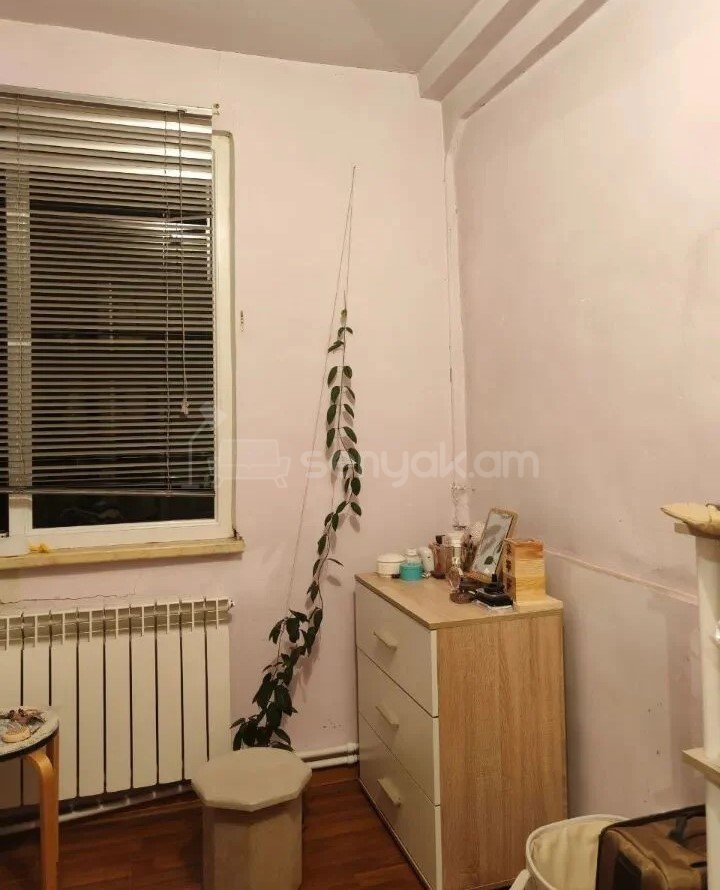 1 Սենյականոց Բնակարան Քարե Շենքում, 38քմ, 4/4 հարկ, Նորմալ Վիճակում