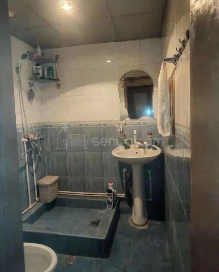 1 Սենյականոց Բնակարան Քարե Շենքում, 38քմ, 4/4 հարկ, Նորմալ Վիճակում