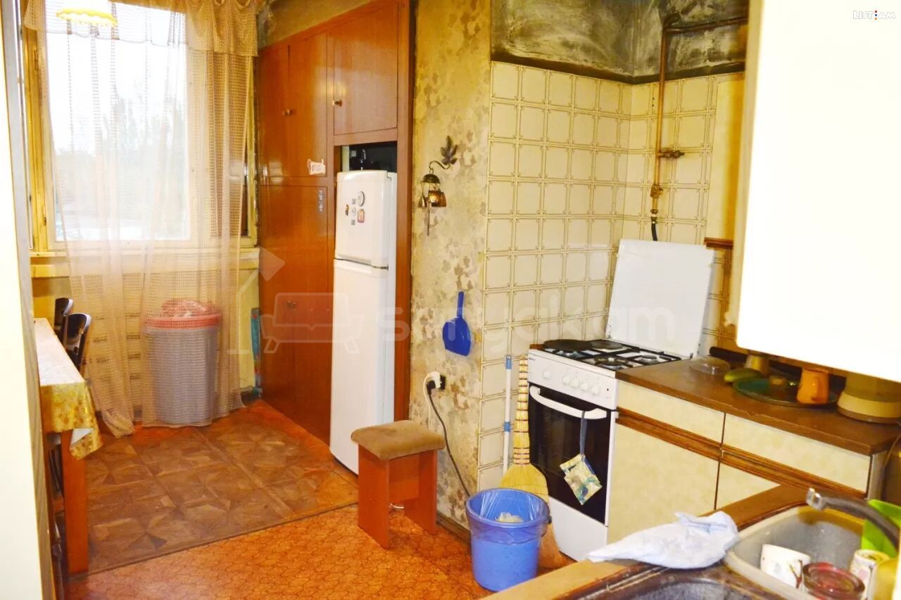 3 Սենյականոց Բնակարան, 100քմ, 5/9 հարկ, Պետական Վիճակում