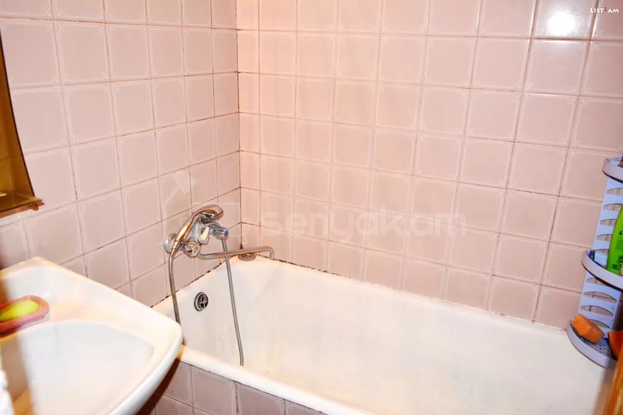 3 Սենյականոց Բնակարան, 100քմ, 5/9 հարկ, Պետական Վիճակում