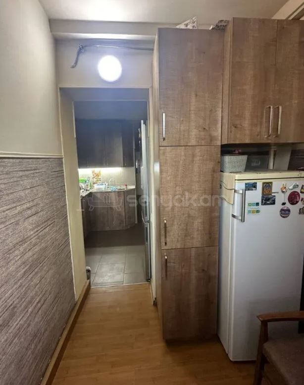 4 Սենյականոց Բնակարան Քարե Շենքում, 60քմ, 2/4 հարկ, Նորմալ Վիճակում