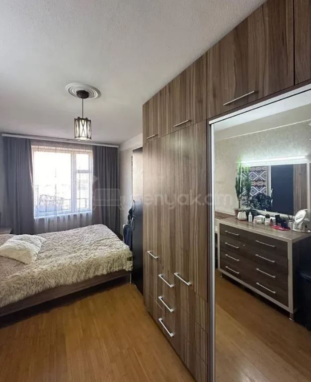 4 Սենյականոց Բնակարան Քարե Շենքում, 60քմ, 2/4 հարկ, Նորմալ Վիճակում