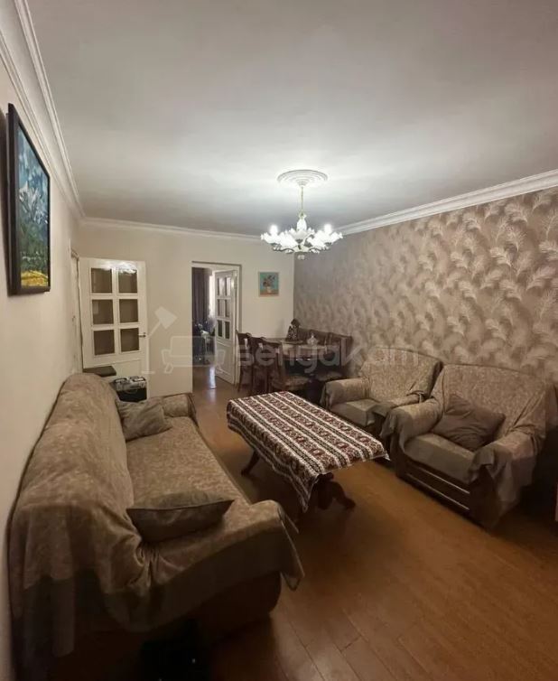 4 Սենյականոց Բնակարան Քարե Շենքում, 60քմ, 2/4 հարկ, Նորմալ Վիճակում