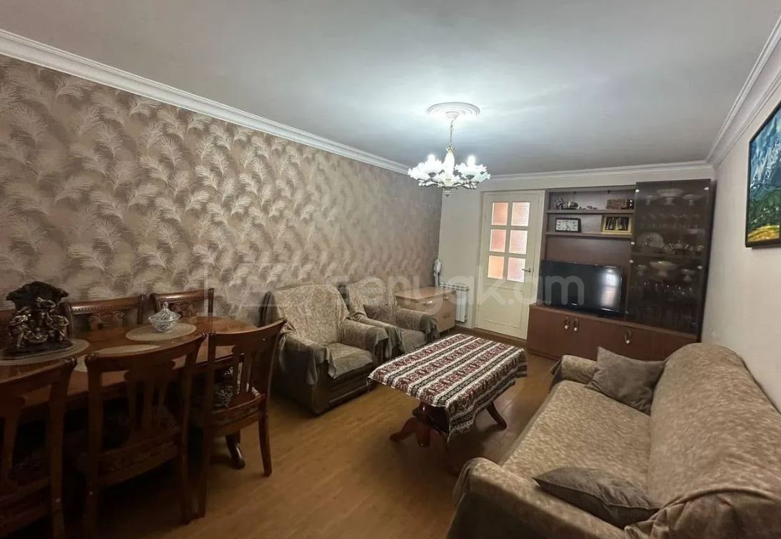 4 Սենյականոց Բնակարան Քարե Շենքում, 60քմ, 2/4 հարկ, Նորմալ Վիճակում