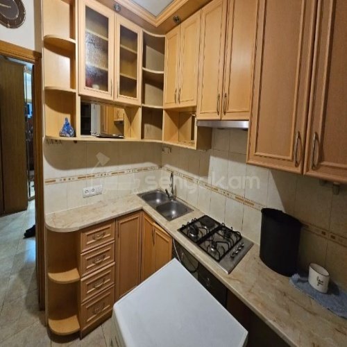 3 Սենյականոց Բնակարան Քարե Շենքում, 66քմ, 4/4 հարկ, Կապիտալ Վերանորոգված