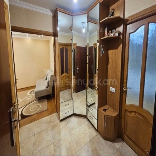 3 Սենյականոց Բնակարան Քարե Շենքում, 66քմ, 4/4 հարկ, Կապիտալ Վերանորոգված