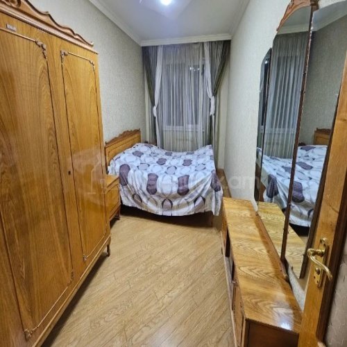 3 Սենյականոց Բնակարան Քարե Շենքում, 66քմ, 4/4 հարկ, Կապիտալ Վերանորոգված