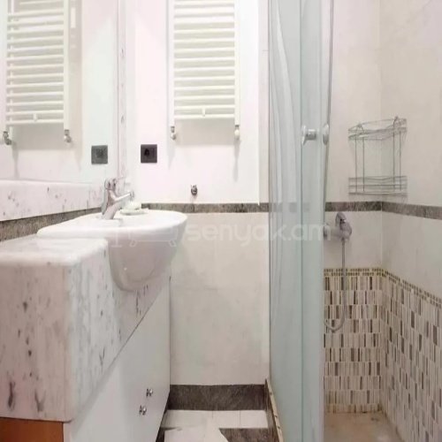 3 Սենյականոց Բնակարան Քարե Շենքում, 92քմ, 5/5 հարկ, Կապիտալ Վերանորոգված, Կահավորված, Արևկող