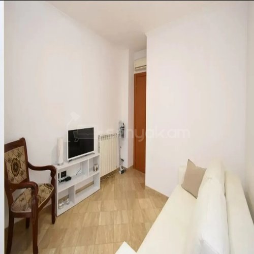 3 Սենյականոց Բնակարան Քարե Շենքում, 92քմ, 5/5 հարկ, Կապիտալ Վերանորոգված, Կահավորված, Արևկող