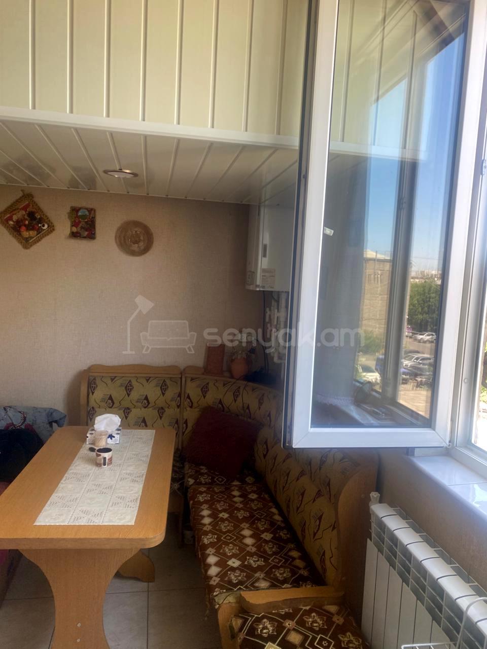 3 Սենյականոց Բնակարան, 55քմ, 2/4 հարկ, Նորմալ Վիճակում, Կահավորված