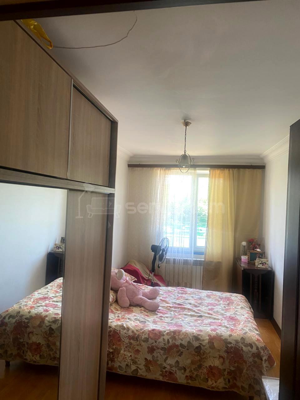 3 Սենյականոց Բնակարան, 55քմ, 2/4 հարկ, Նորմալ Վիճակում, Կահավորված