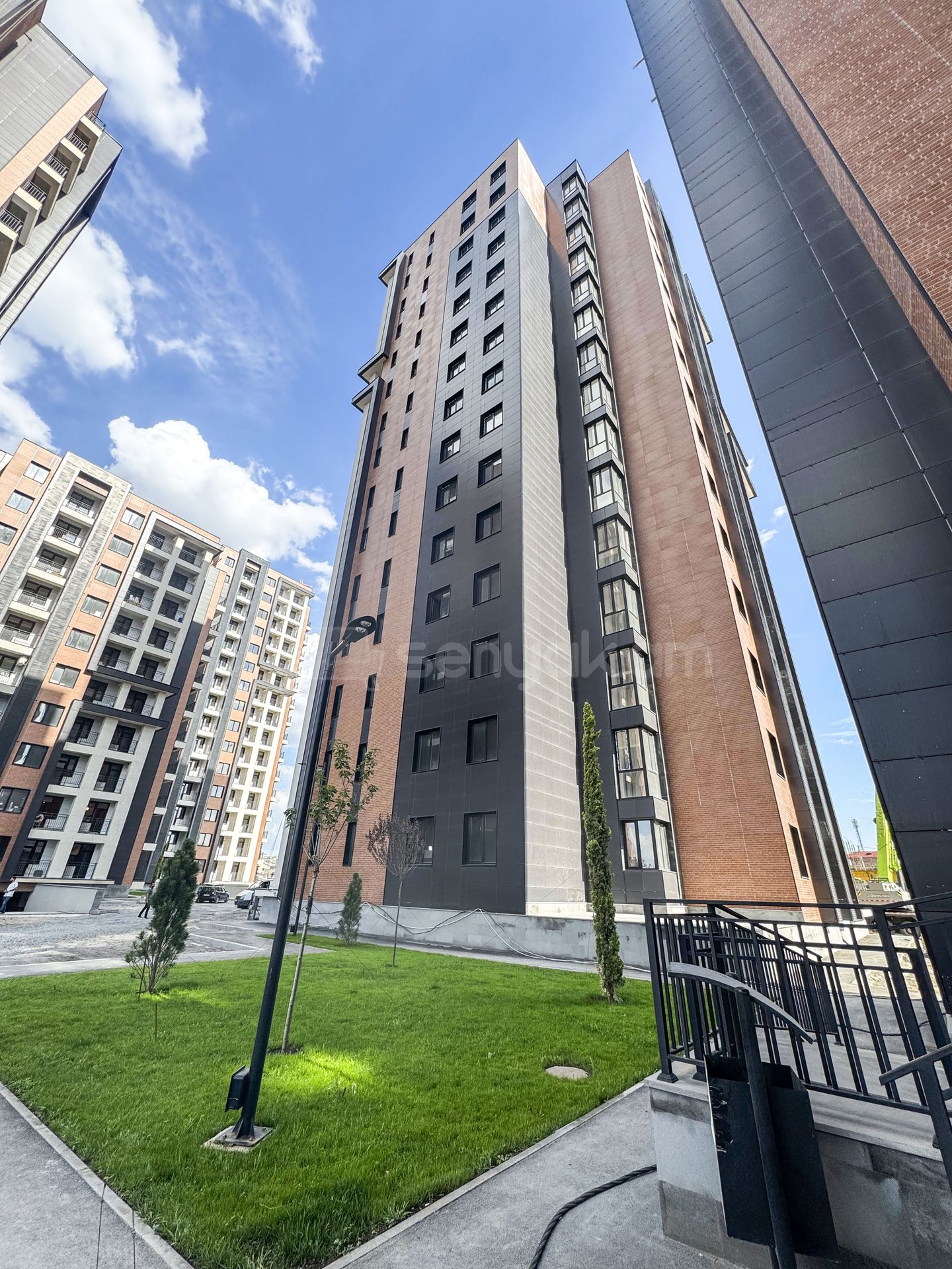 3 Սենյականոց Բնակարան Նորակառույցում, 76քմ, 1/15 հարկ, Զրոյական Վիճակում