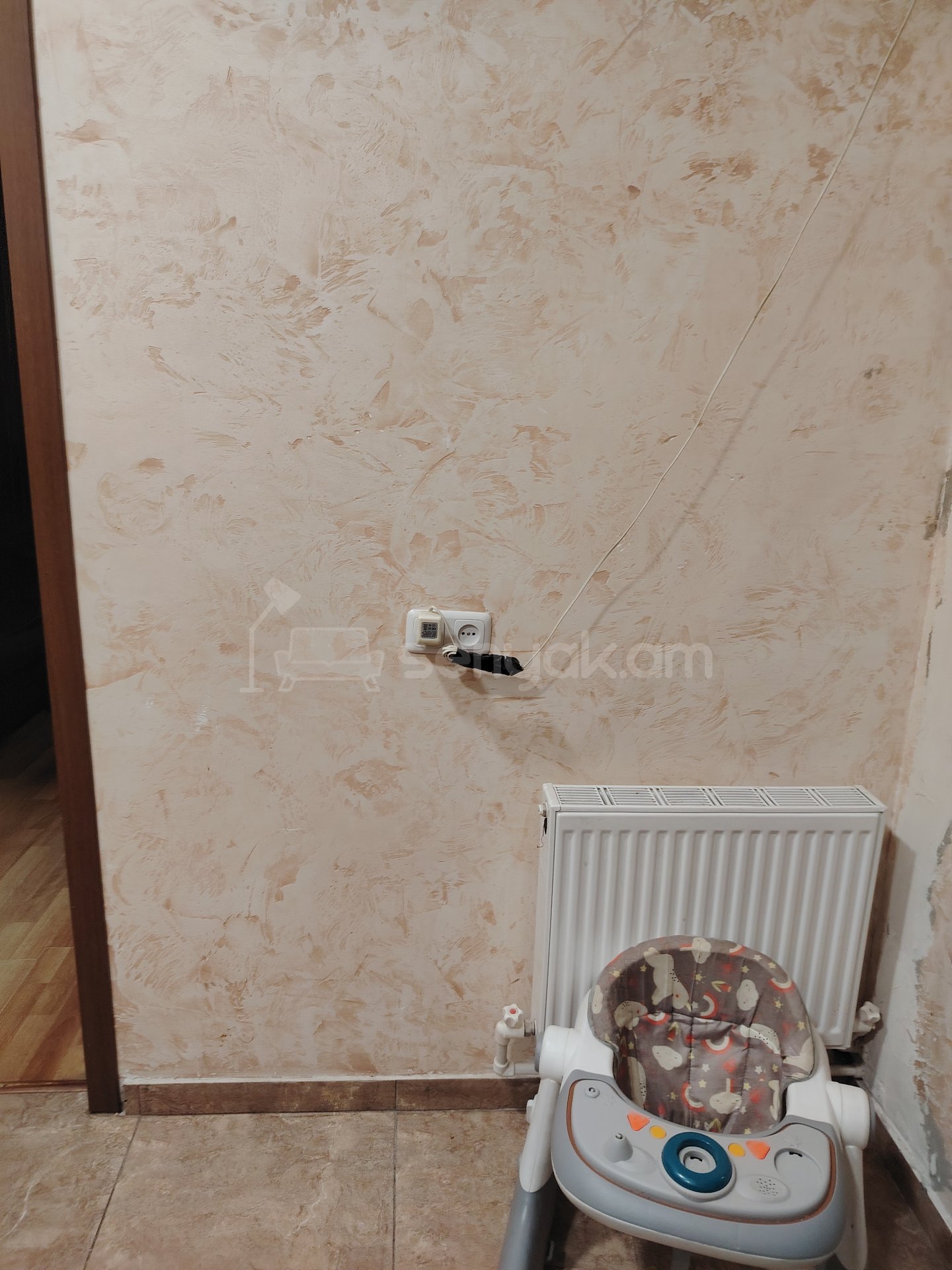 3 Սենյականոց Բնակարան Քարե Շենքում, 57քմ, 3/3 հարկ, Կապիտալ Վերանորոգված