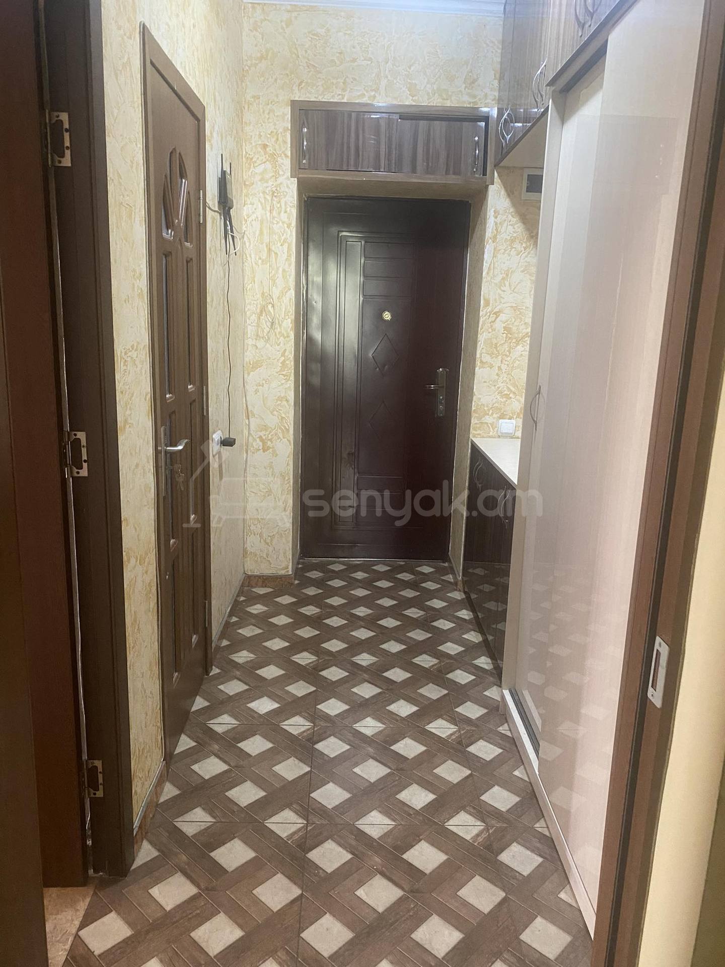 3 Սենյականոց Բնակարան Քարե Շենքում, 57քմ, 3/3 հարկ, Կապիտալ Վերանորոգված