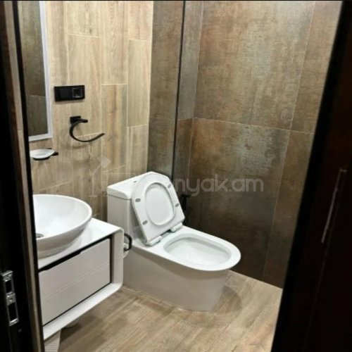 4 Սենյականոց Բնակարան Քարե Շենքում, 87քմ, 5/5 հարկ, Կապիտալ Վերանորոգված, Կահավորված, Արևկող