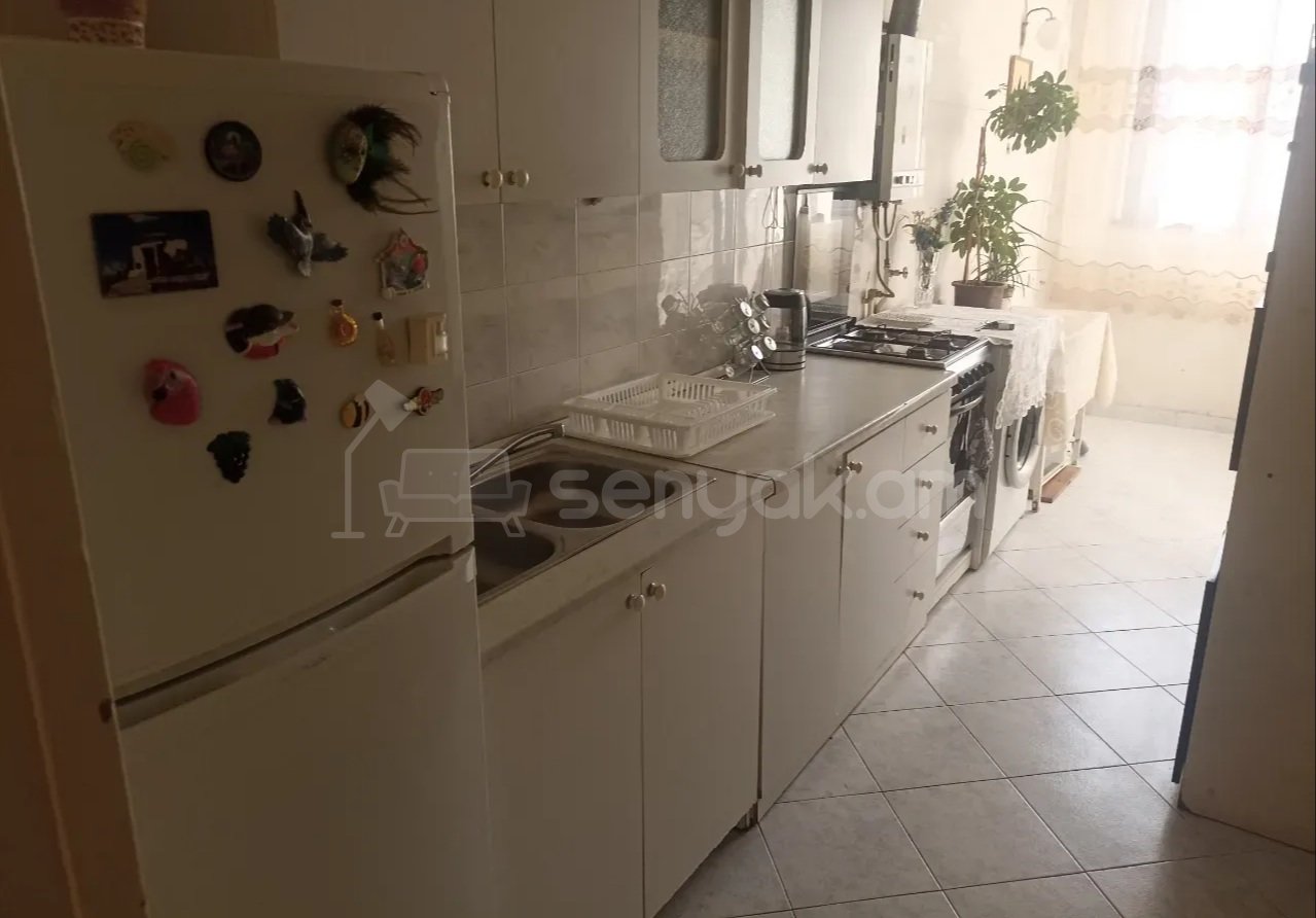 3 Սենյականոց Բնակարան Քարե Շենքում, 78քմ, 4/5 հարկ, Կոսմետիկ Վերանորոգված, Կահավորված
