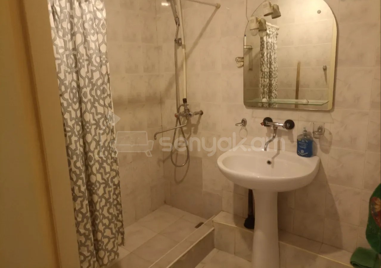 3 Սենյականոց Բնակարան Քարե Շենքում, 78քմ, 4/5 հարկ, Կոսմետիկ Վերանորոգված, Կահավորված