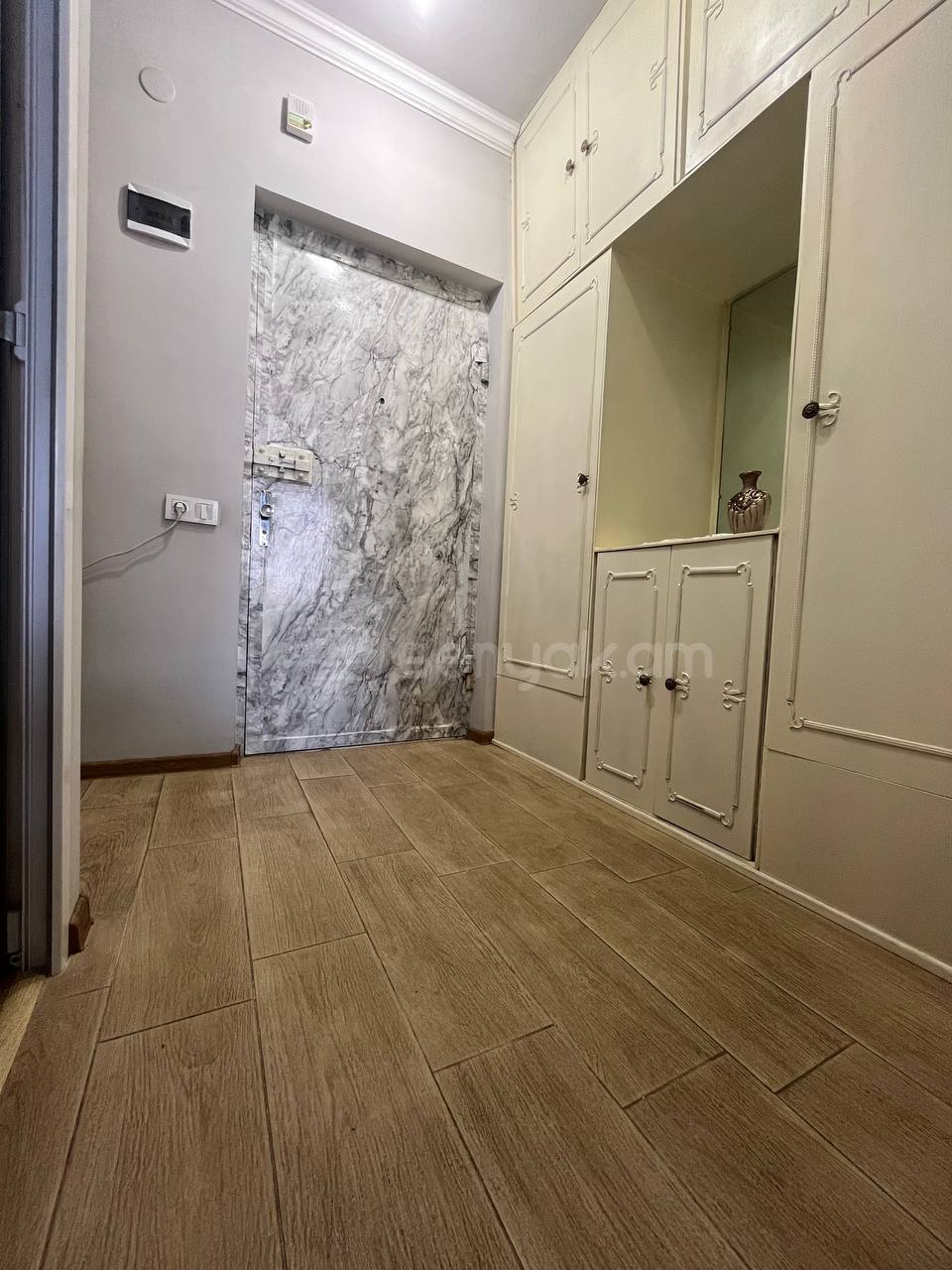 2 Սենյականոց Բնակարան Քարե Շենքում, 60քմ, 3/5 հարկ, Կապիտալ Վերանորոգված