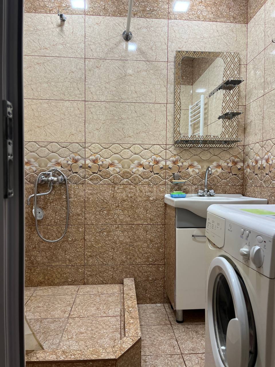 2 Սենյականոց Բնակարան Քարե Շենքում, 60քմ, 3/5 հարկ, Կապիտալ Վերանորոգված