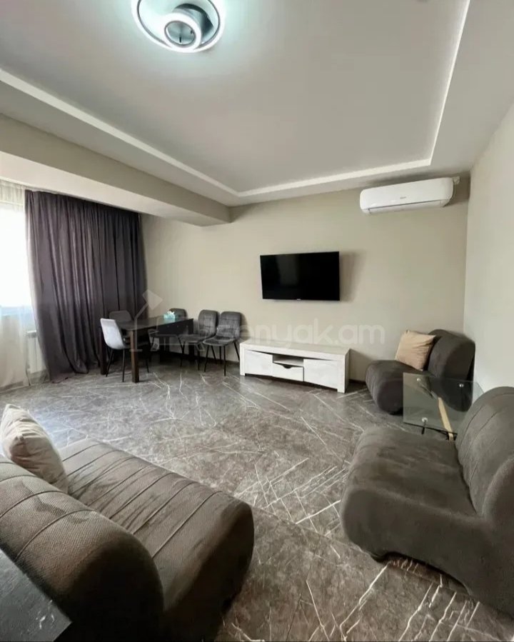 3 Սենյականոց Բնակարան Քարե Շենքում, 70քմ, 4/5 հարկ, Դիզայներական Վերանորոգված, Կահավորված