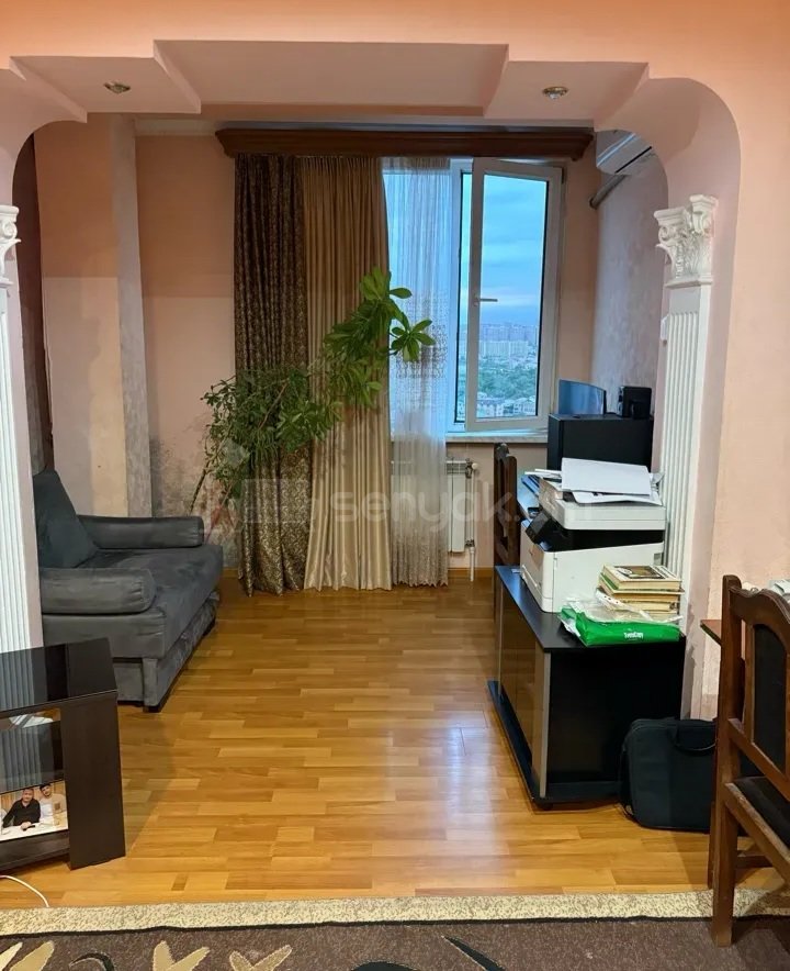 3 Սենյականոց Բնակարան Քարե Շենքում, 80քմ, 2/5 հարկ, Նորմալ Վիճակում, Կահավորված