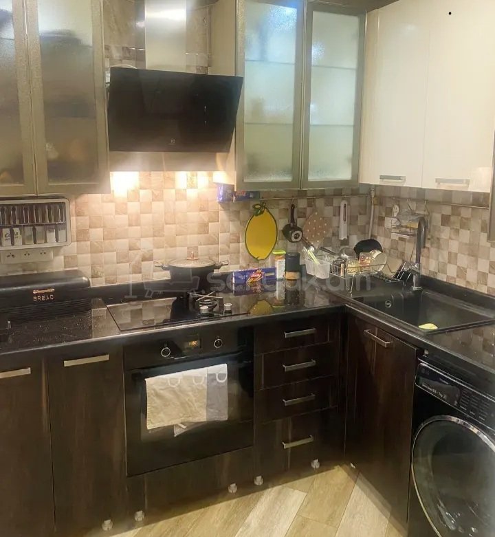 3 Սենյականոց Բնակարան Քարե Շենքում, 65քմ, 1/5 հարկ, Կապիտալ Վերանորոգված