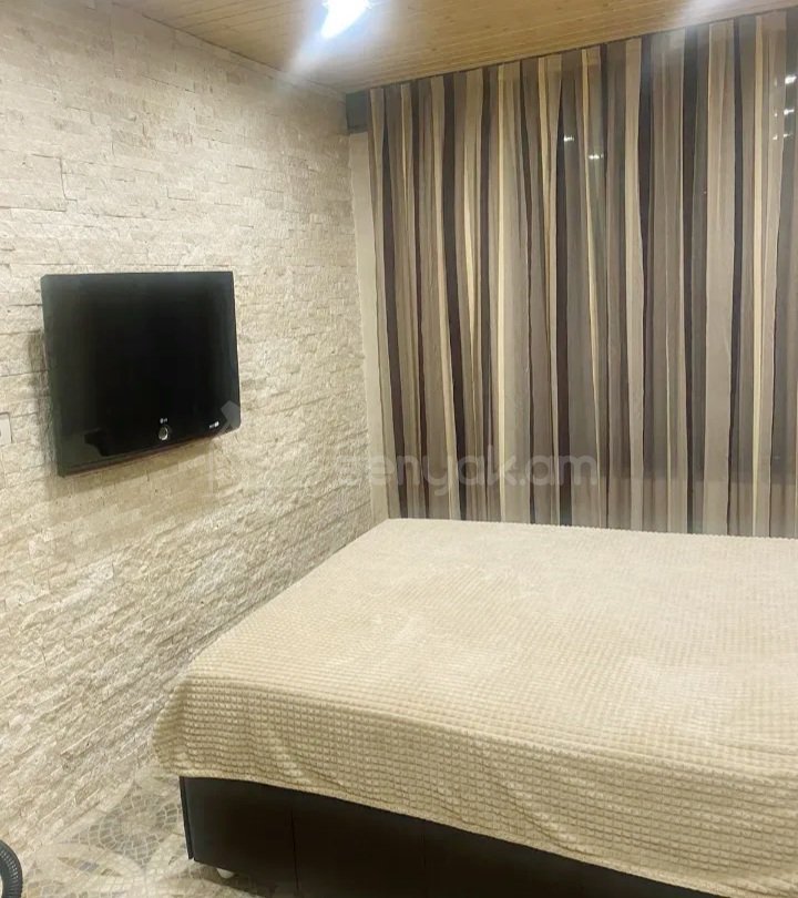 3 Սենյականոց Բնակարան Քարե Շենքում, 65քմ, 1/5 հարկ, Կապիտալ Վերանորոգված