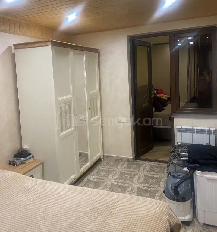 3 Սենյականոց Բնակարան Քարե Շենքում, 65քմ, 1/5 հարկ, Կապիտալ Վերանորոգված