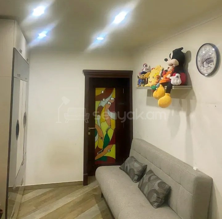 3 Սենյականոց Բնակարան Քարե Շենքում, 65քմ, 1/5 հարկ, Կապիտալ Վերանորոգված