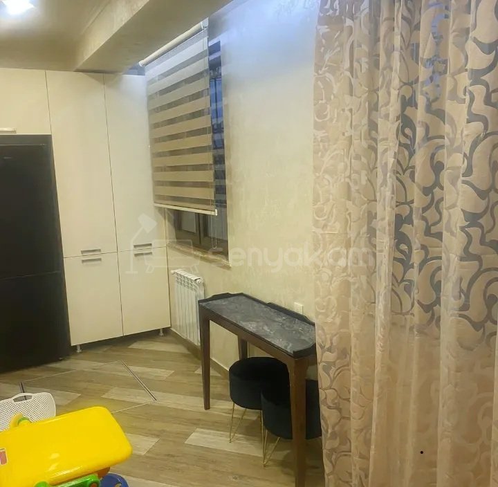 3 Սենյականոց Բնակարան Քարե Շենքում, 65քմ, 1/5 հարկ, Կապիտալ Վերանորոգված