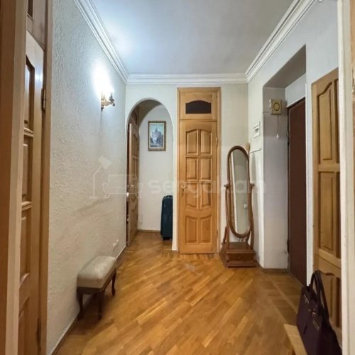 3 Սենյականոց Բնակարան Քարե Շենքում, 80քմ, 2/5 հարկ, Կապիտալ Վերանորոգված, Կահավորված, Արևկող