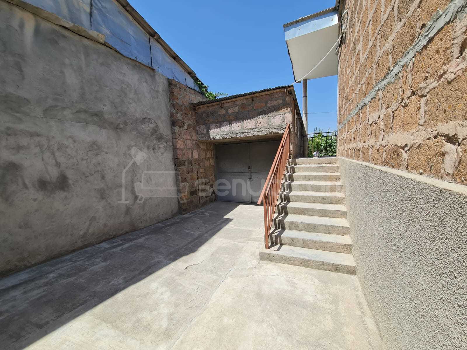 5 Սենյականոց Սեփական Տուն, 300քմ, Կապիտալ Վերանորոգված