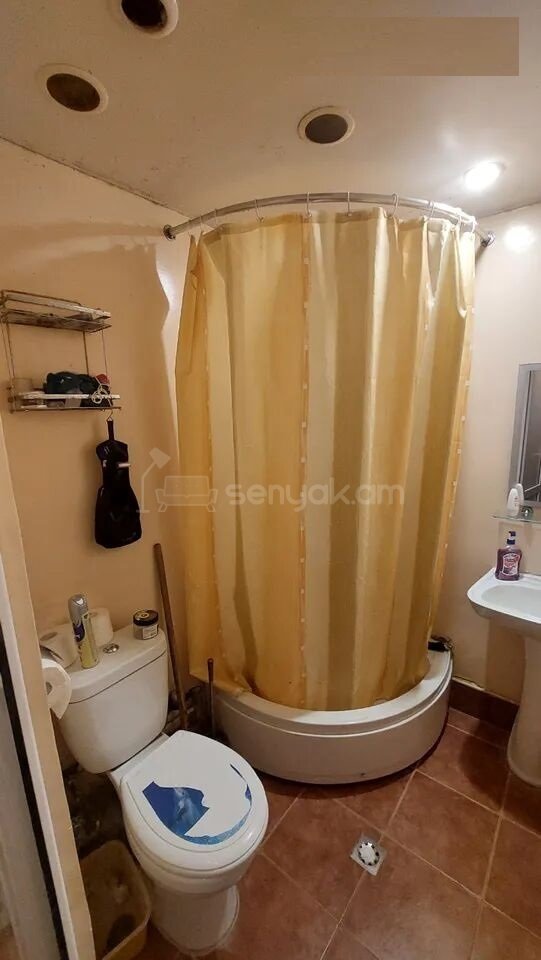 1 Սենյականոց Բնակարան Քարե Շենքում, 30քմ, 4/4 հարկ, Կապիտալ Վերանորոգված