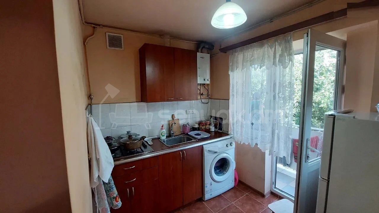 1 Սենյականոց Բնակարան Քարե Շենքում, 30քմ, 4/4 հարկ, Կապիտալ Վերանորոգված