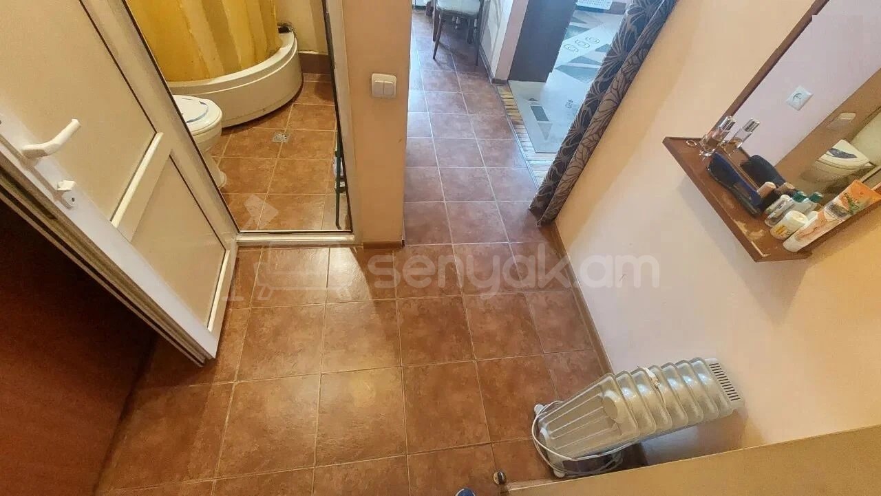 1 Սենյականոց Բնակարան Քարե Շենքում, 30քմ, 4/4 հարկ, Նորմալ Վիճակում