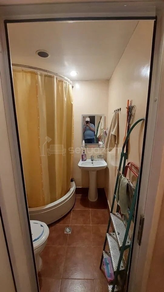1 Սենյականոց Բնակարան Քարե Շենքում, 30քմ, 4/4 հարկ, Նորմալ Վիճակում