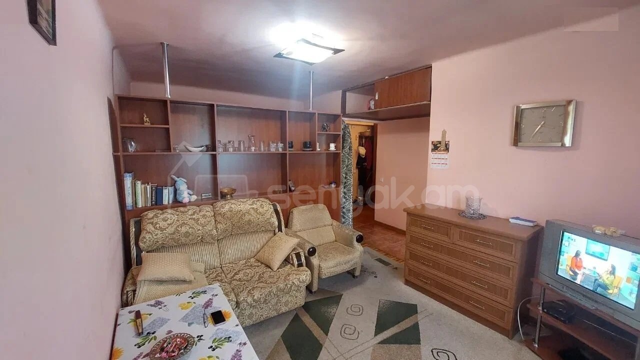 1 Սենյականոց Բնակարան Քարե Շենքում, 30քմ, 4/4 հարկ, Նորմալ Վիճակում