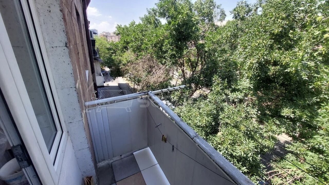 1 Սենյականոց Բնակարան Քարե Շենքում, 30քմ, 4/4 հարկ, Նորմալ Վիճակում